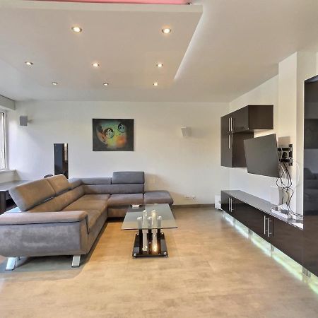 "Magic Red" De Miss.K Conciergerie Apartment Macon Luaran gambar