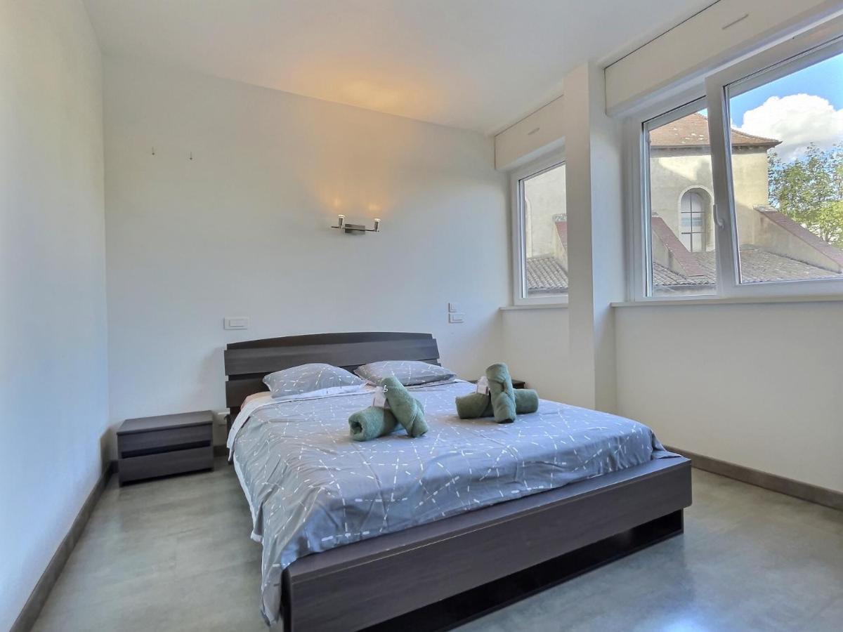 "Magic Red" De Miss.K Conciergerie Apartment Macon Luaran gambar