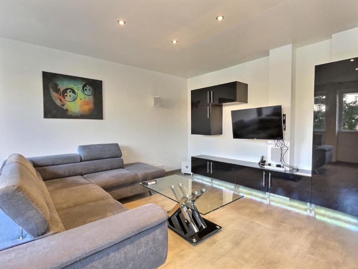 "Magic Red" De Miss.K Conciergerie Apartment Macon Luaran gambar