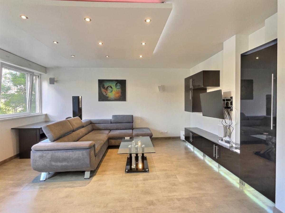 "Magic Red" De Miss.K Conciergerie Apartment Macon Luaran gambar
